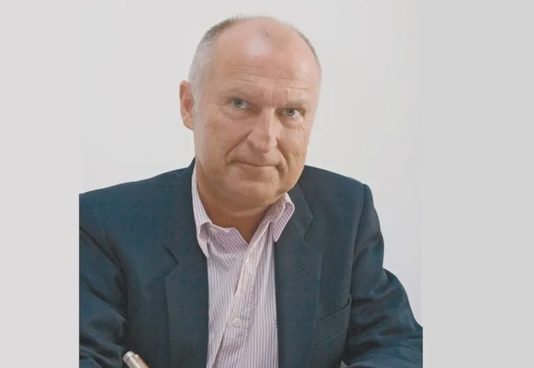 Ile zarabia Kozłowski? Odkrywamy tajemnice finansowe znanego nazwiska