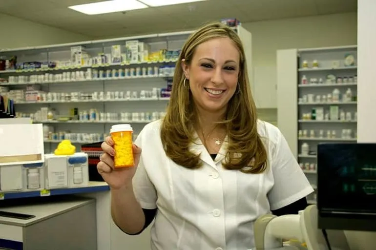 Ile zarabia technik farmacji w Polsce? Odkryj fakty i ciekawostki
