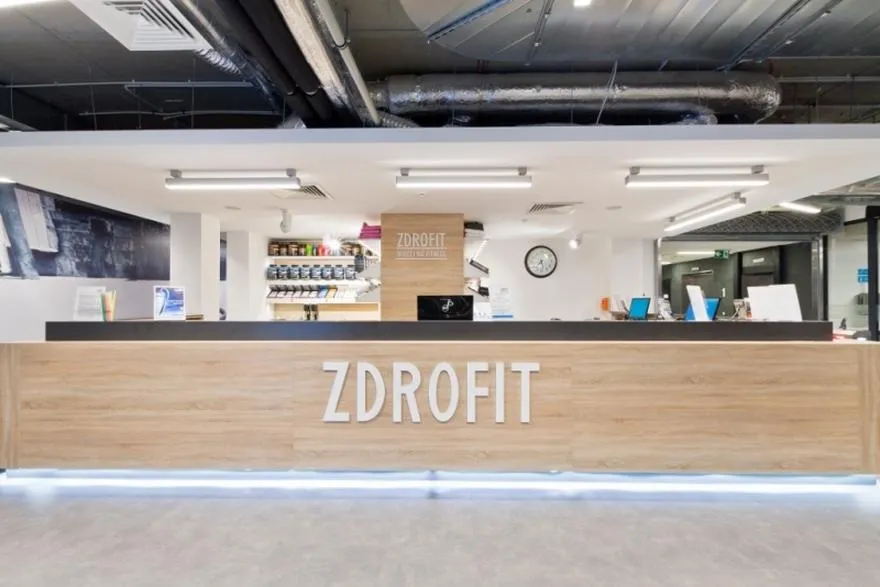 Jak wygląda codzienność na recepcji siłowni? Odkryj tajniki tej pracy!